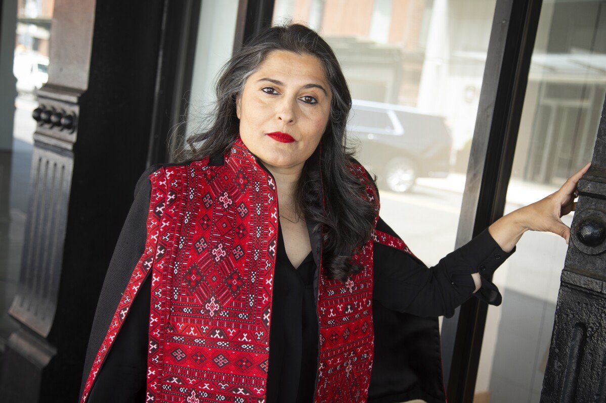 Dari DVF ke Star Wars, pembuat film Sharmeen Obaid-Chinoy menapaki jalannya sendiri di Hollywood